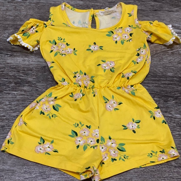 Emma & Elsa Romper - Picture 1 of 3